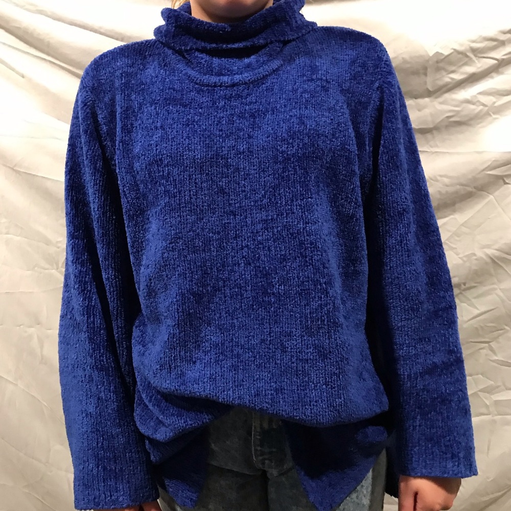 Turtle neck - bright blue super soft. vintage